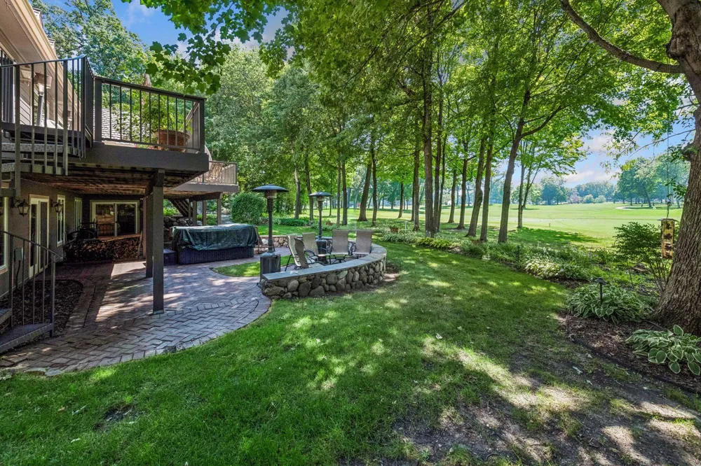 2890 Autumn Woods Drive Chaska, MN 55318
