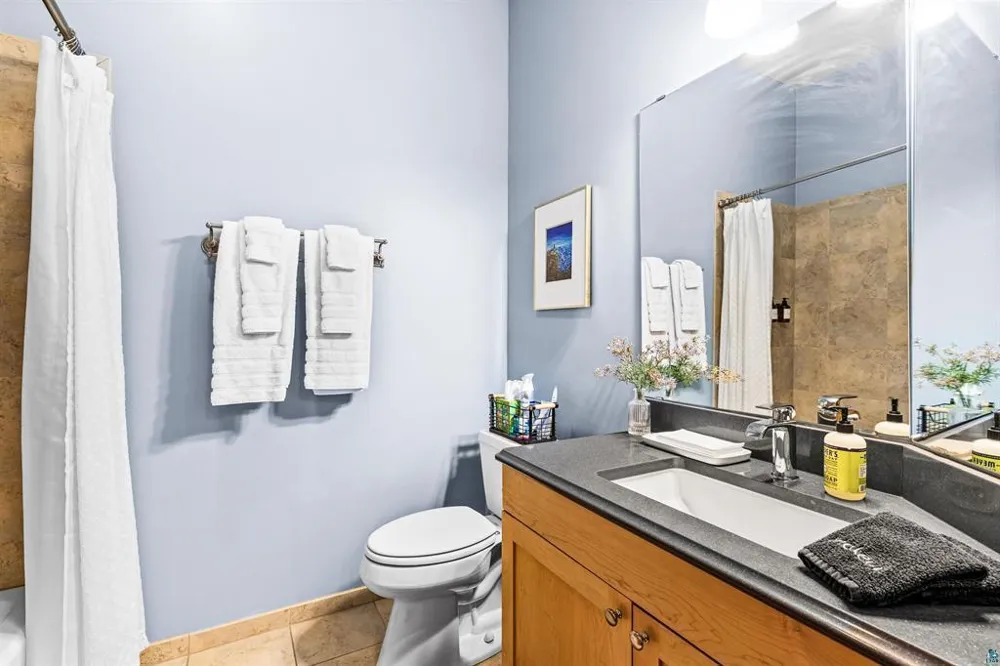 1 Lake Avenue Duluth, MN 55802