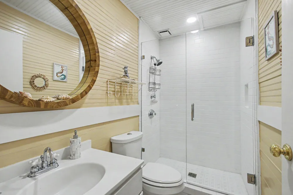 20 Lake Shore Drive South Haven, MI 49090