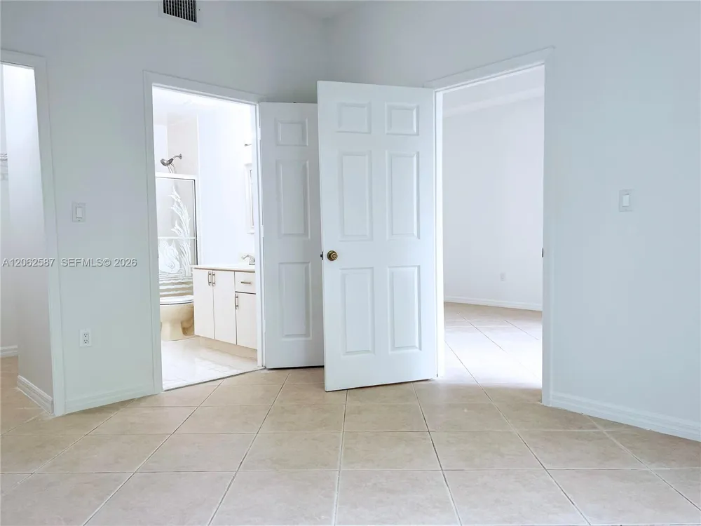 7085 Nova Dr #330 Davie, FL 33317