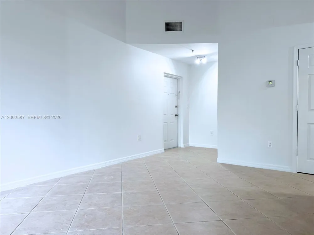 7085 Nova Dr #330 Davie, FL 33317