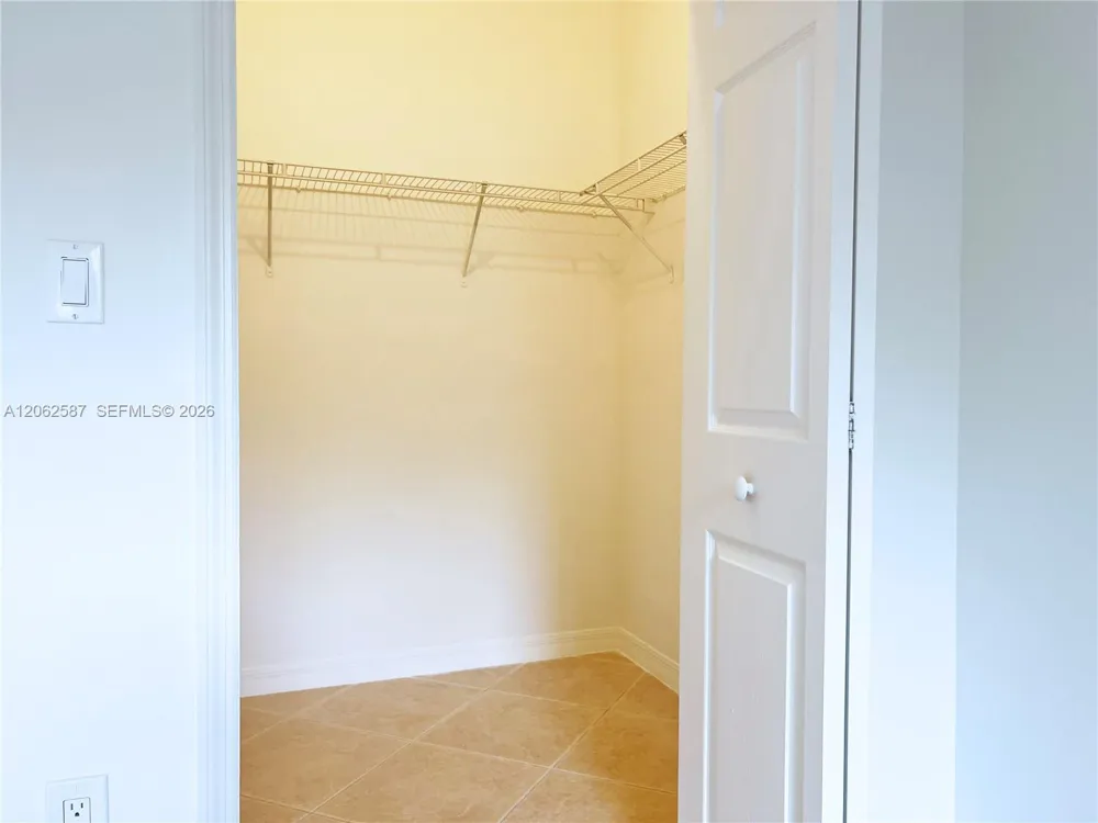 7085 Nova Dr #330 Davie, FL 33317