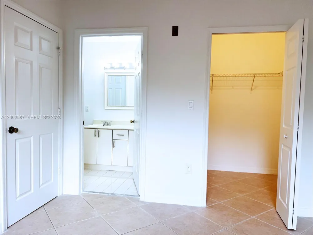 7085 Nova Dr #330 Davie, FL 33317