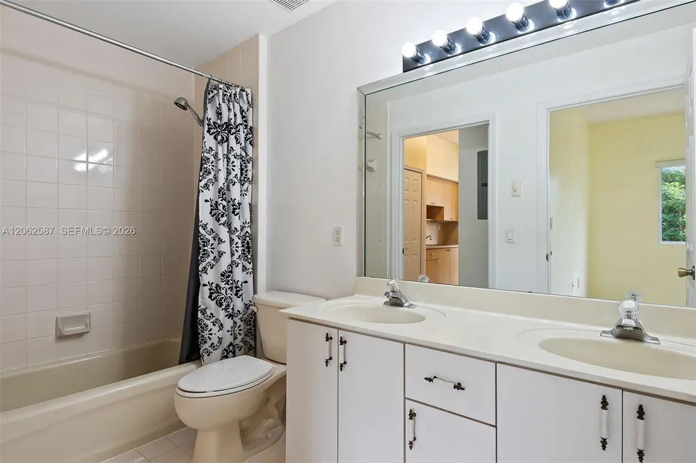 7085 Nova Dr #330 Davie, FL 33317