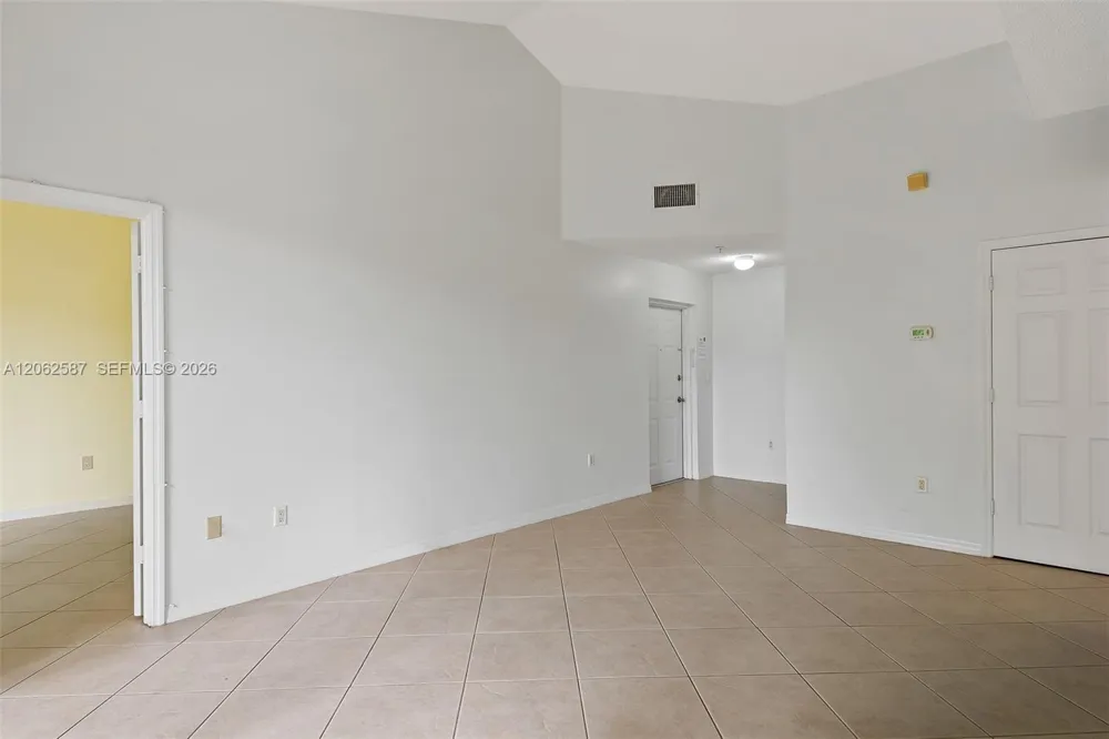 7085 Nova Dr #330 Davie, FL 33317