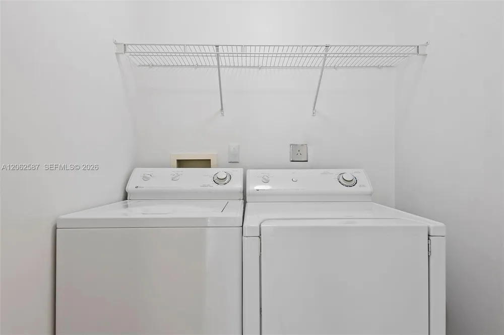 7085 Nova Dr #330 Davie, FL 33317