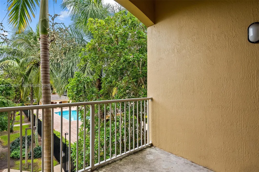 7085 Nova Dr #330 Davie, FL 33317