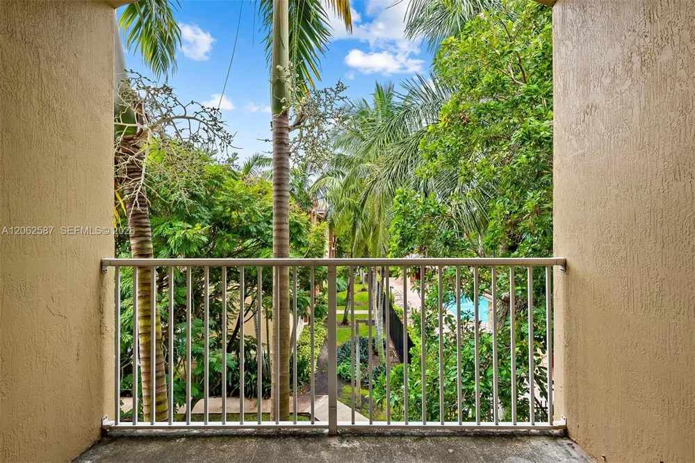 7085 Nova Dr #330 Davie, FL 33317