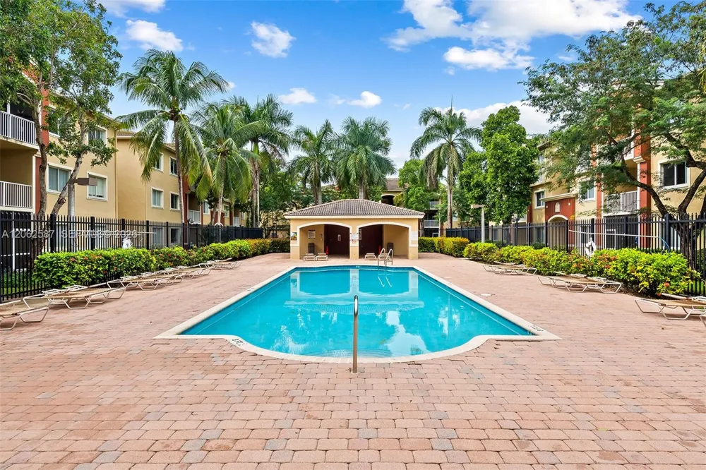 7085 Nova Dr #330 Davie, FL 33317