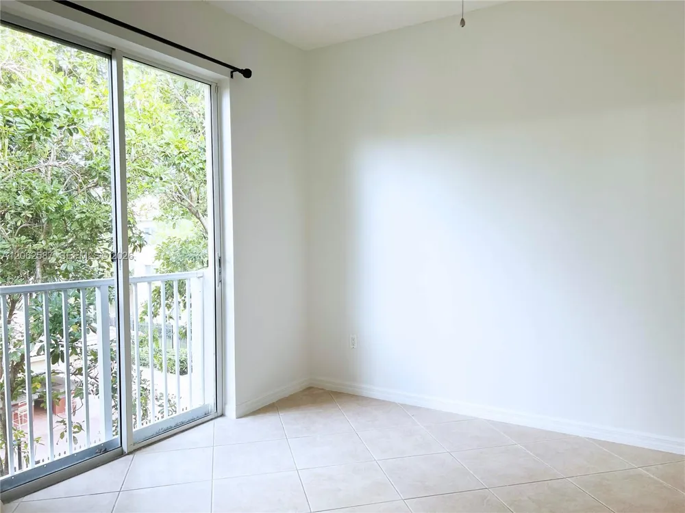 7085 Nova Dr #330 Davie, FL 33317