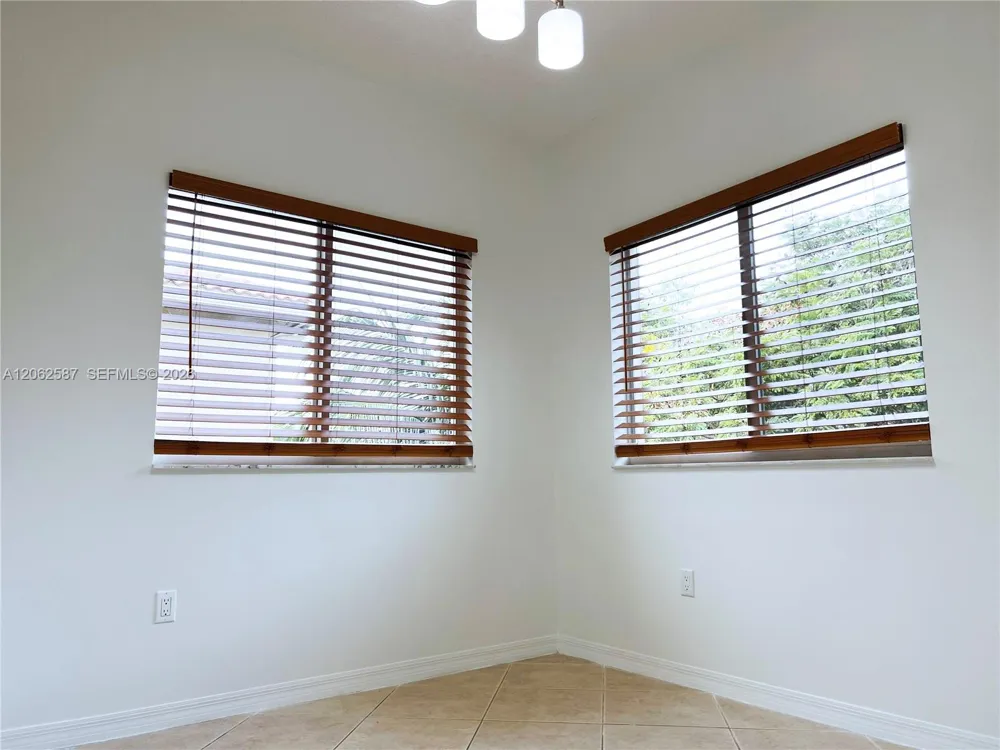 7085 Nova Dr #330 Davie, FL 33317
