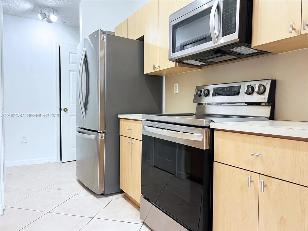 7085 Nova Dr #330 Davie, FL 33317