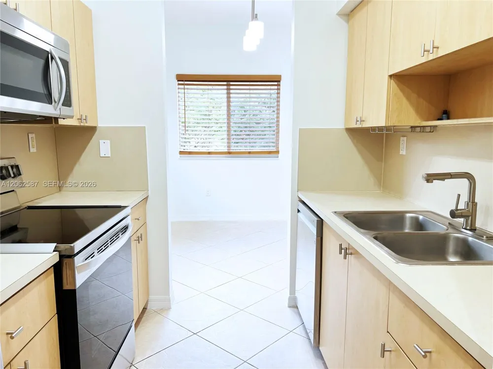 7085 Nova Dr #330 Davie, FL 33317