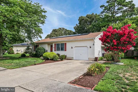 133 W HOLLY LANE