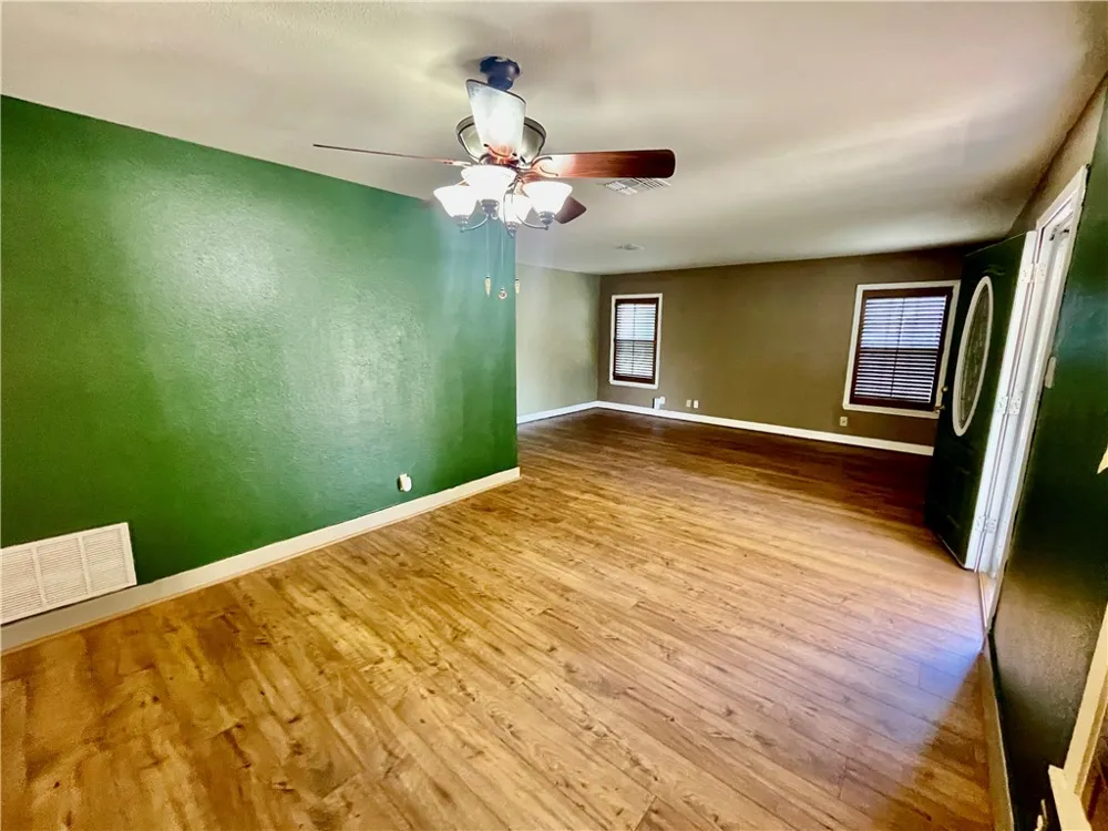 1242 Cambridge Drive Corpus Christi, TX 78404