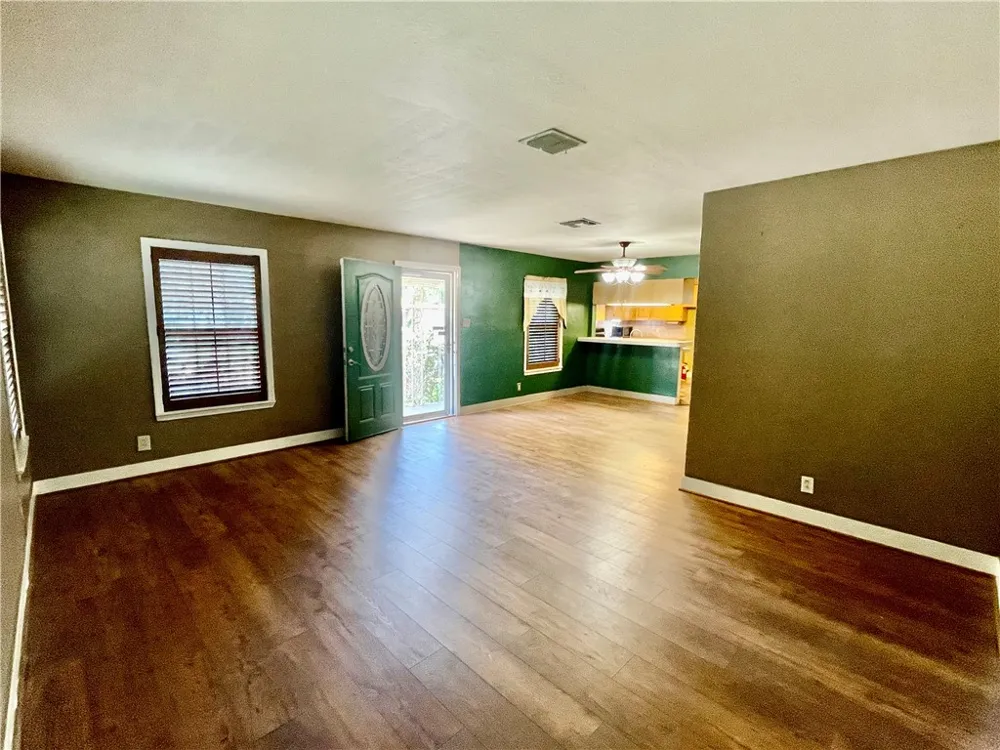 1242 Cambridge Drive Corpus Christi, TX 78404