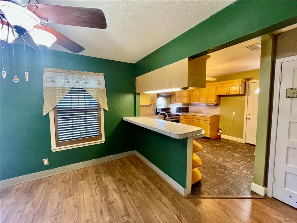 1242 Cambridge Drive Corpus Christi, TX 78404