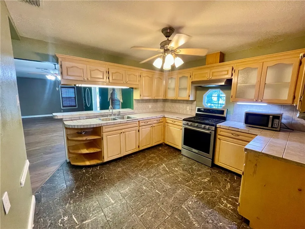 1242 Cambridge Drive Corpus Christi, TX 78404