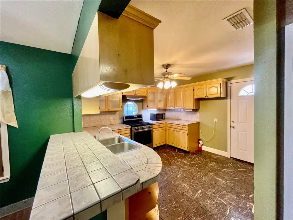 1242 Cambridge Drive Corpus Christi, TX 78404