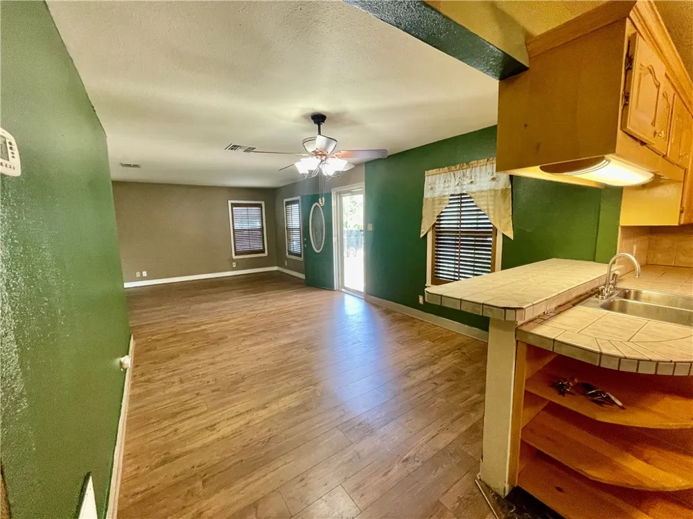 1242 Cambridge Drive Corpus Christi, TX 78404