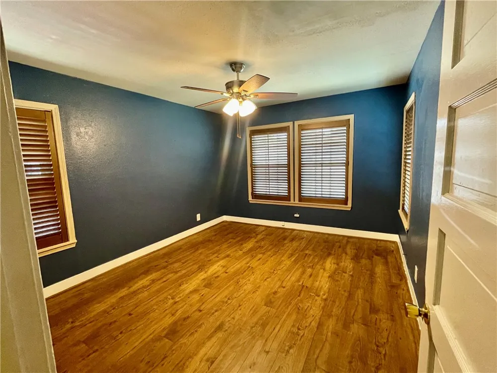 1242 Cambridge Drive Corpus Christi, TX 78404