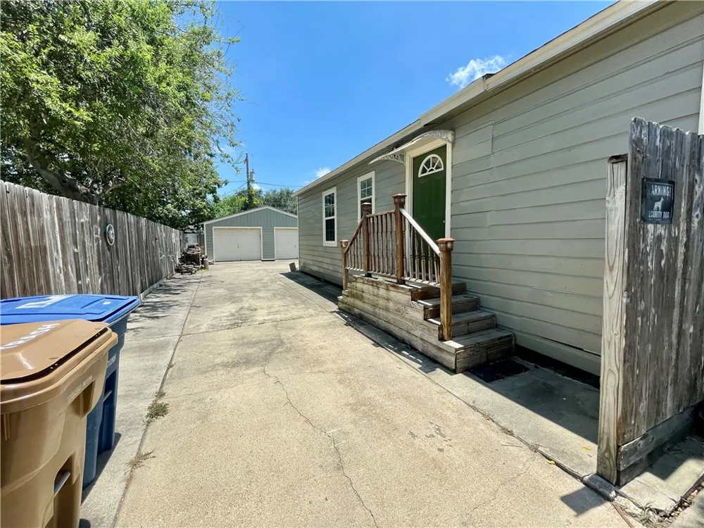 1242 Cambridge Drive Corpus Christi, TX 78404