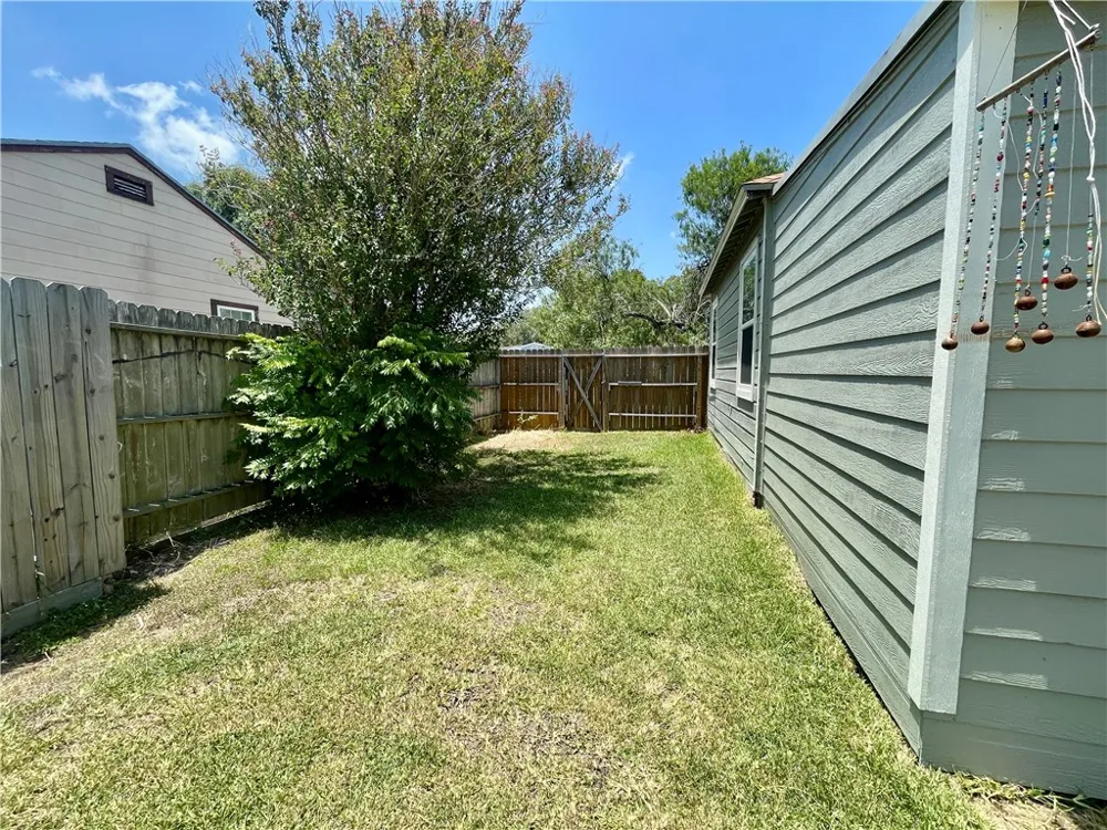 1242 Cambridge Drive Corpus Christi, TX 78404