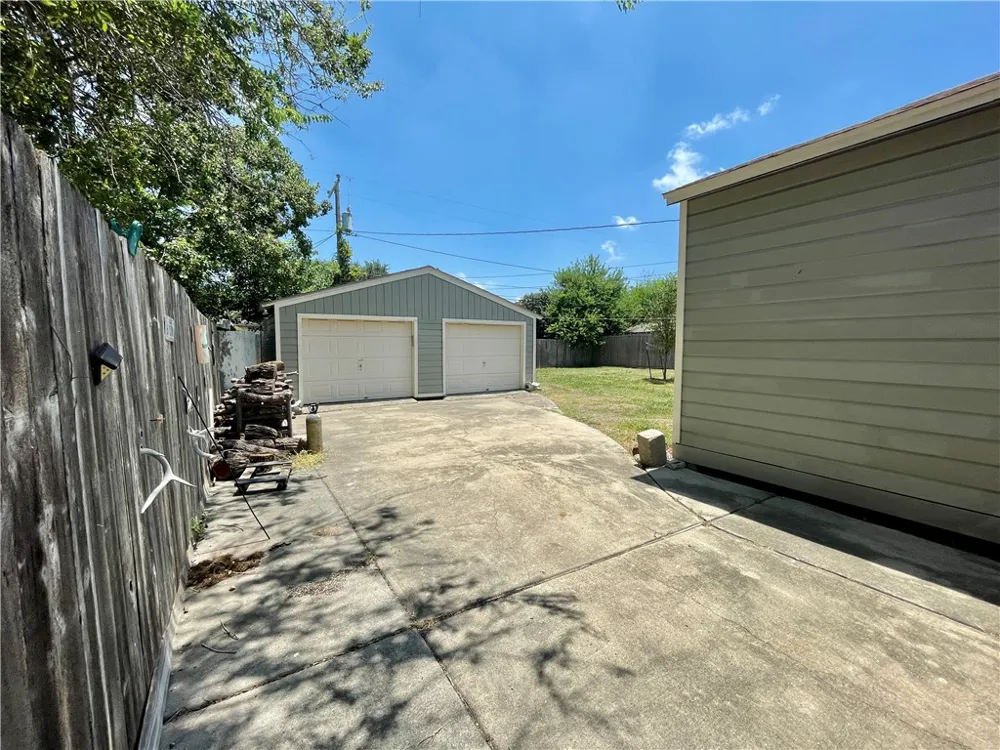 1242 Cambridge Drive Corpus Christi, TX 78404