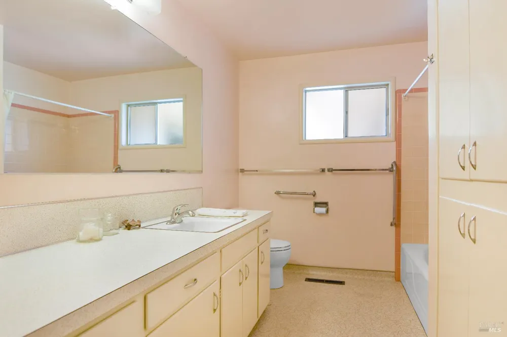 2040 Olive Avenue St. Helena, CA 94574