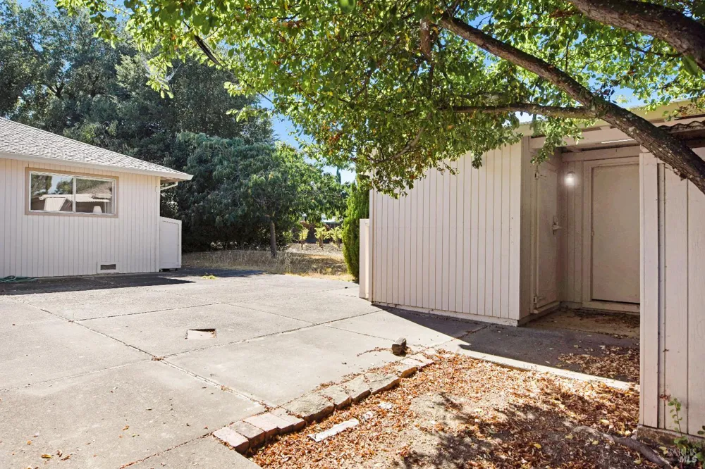 2040 Olive Avenue St. Helena, CA 94574