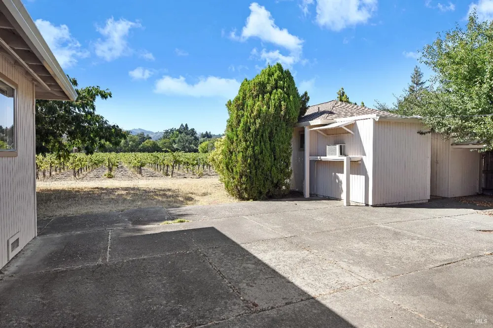 2040 Olive Avenue St. Helena, CA 94574