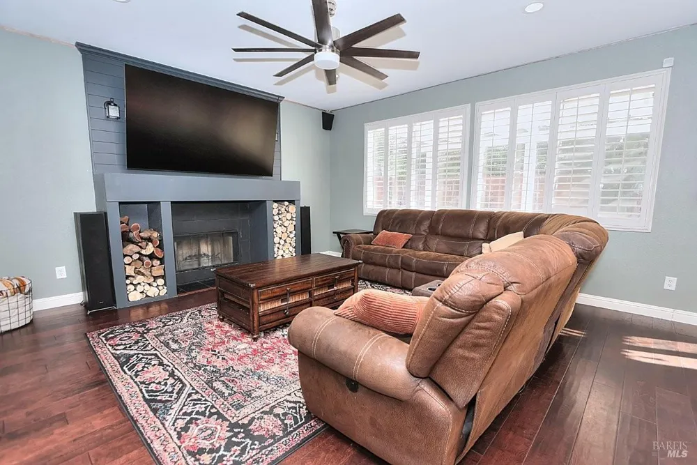918 Fallsgrove Way Vacaville, CA 95687