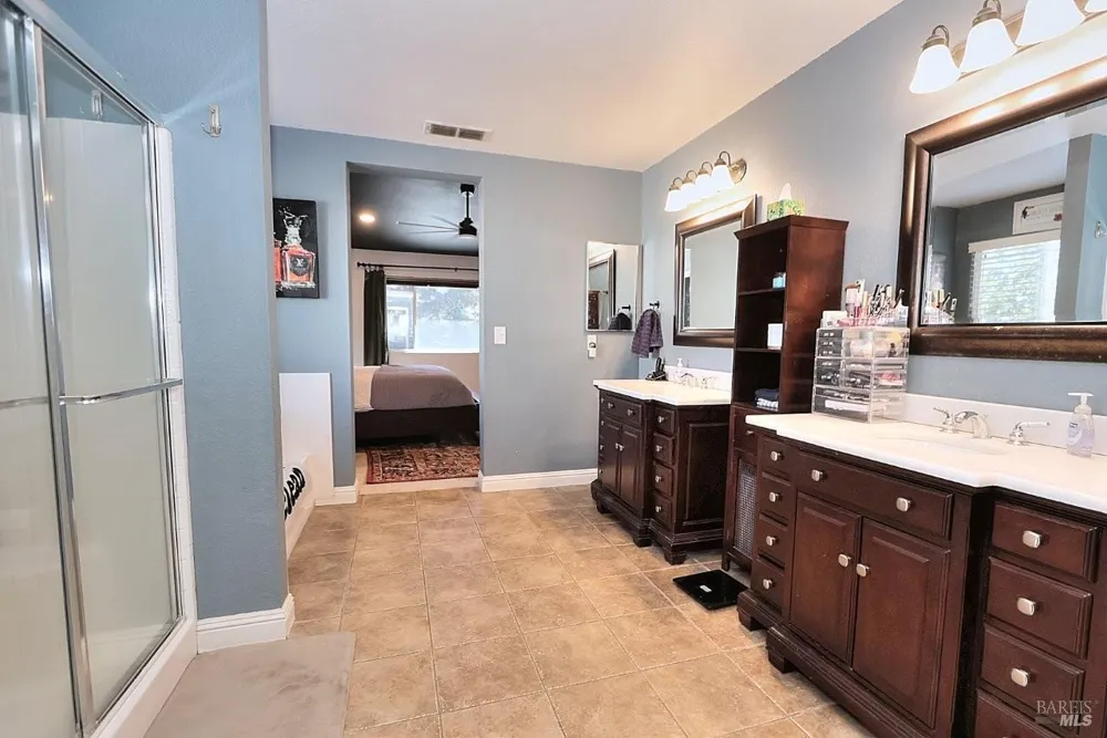 918 Fallsgrove Way Vacaville, CA 95687