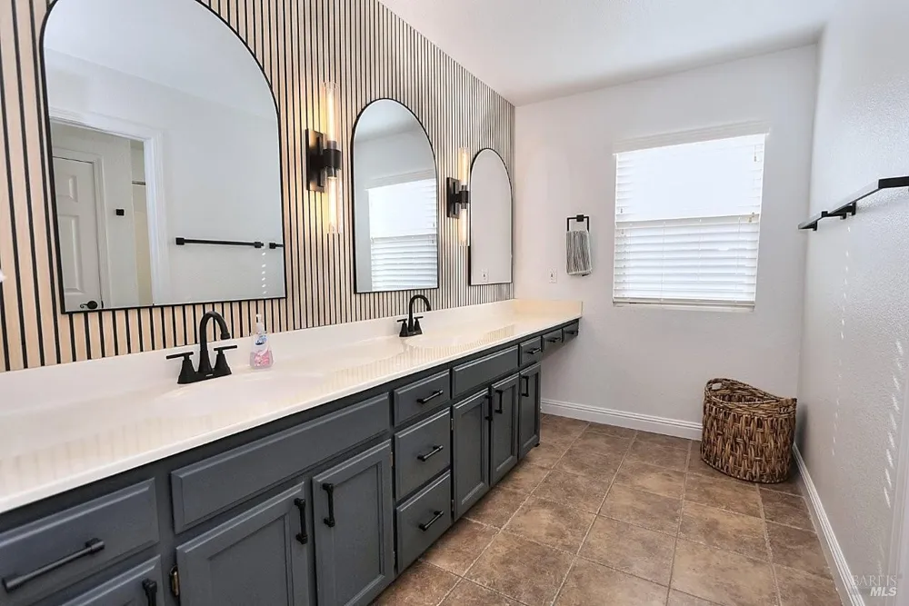 918 Fallsgrove Way Vacaville, CA 95687