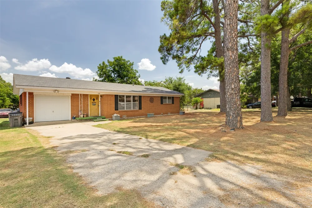 1012 Rosebud Drive Azle, TX 76020