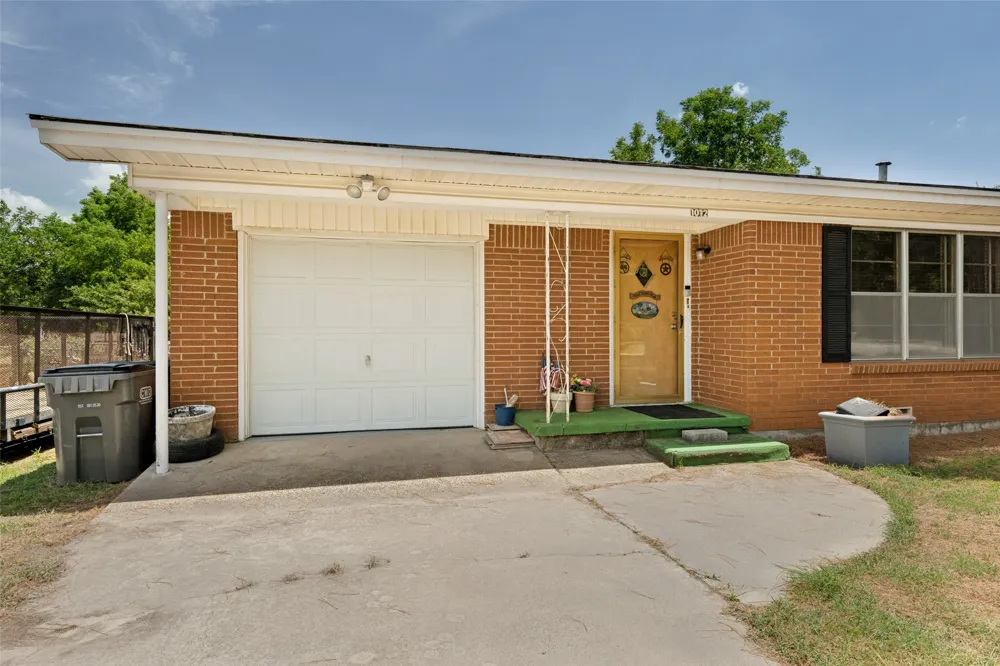 1012 Rosebud Drive Azle, TX 76020