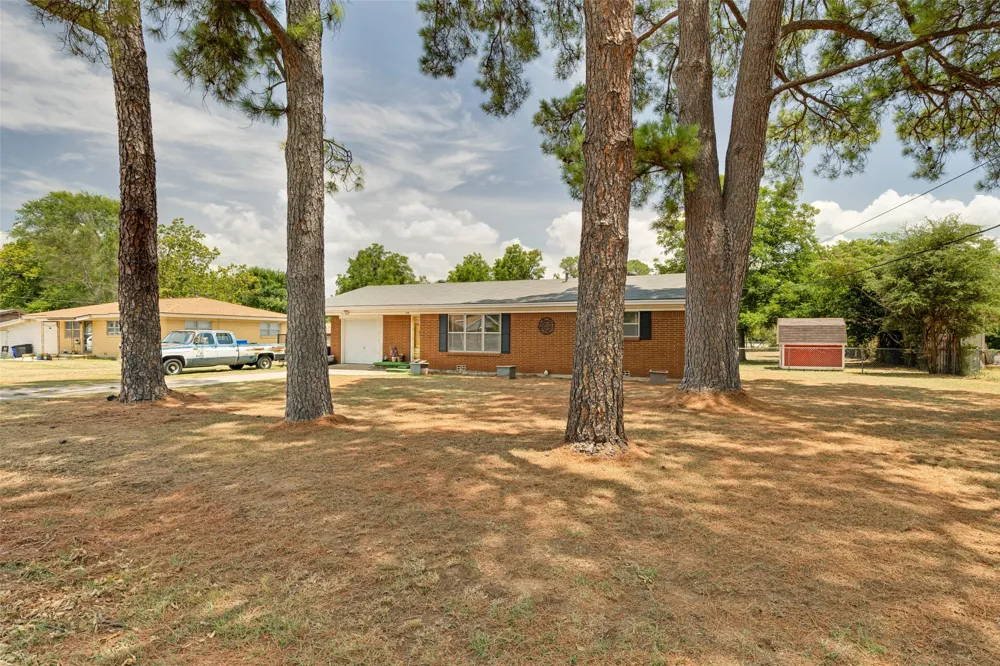 1012 Rosebud Drive Azle, TX 76020