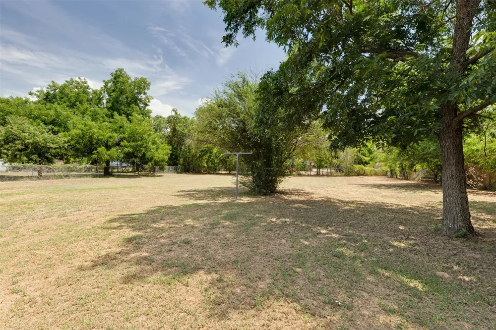 1012 Rosebud Drive Azle, TX 76020