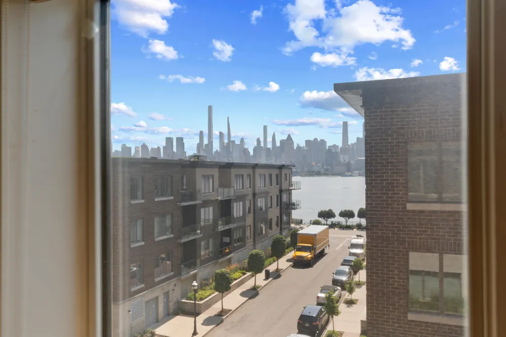 100 ETON ROW Weehawken, NJ 07086