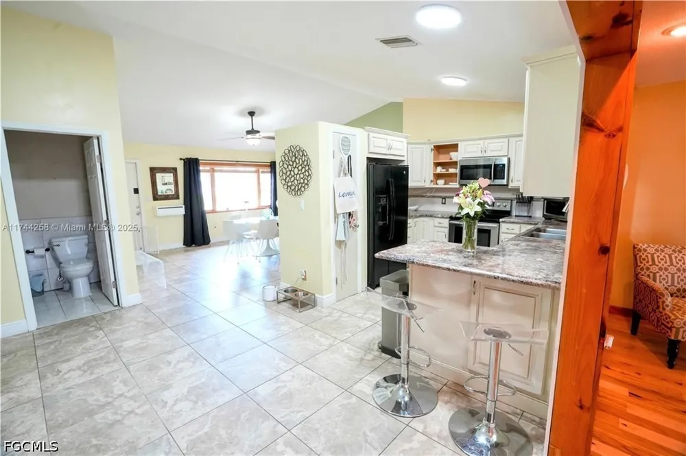 SE 8th Terrace Cape Coral, FL 33990
