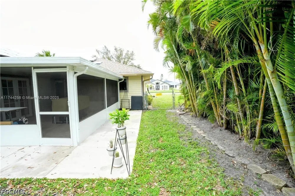 SE 8th Terrace Cape Coral, FL 33990