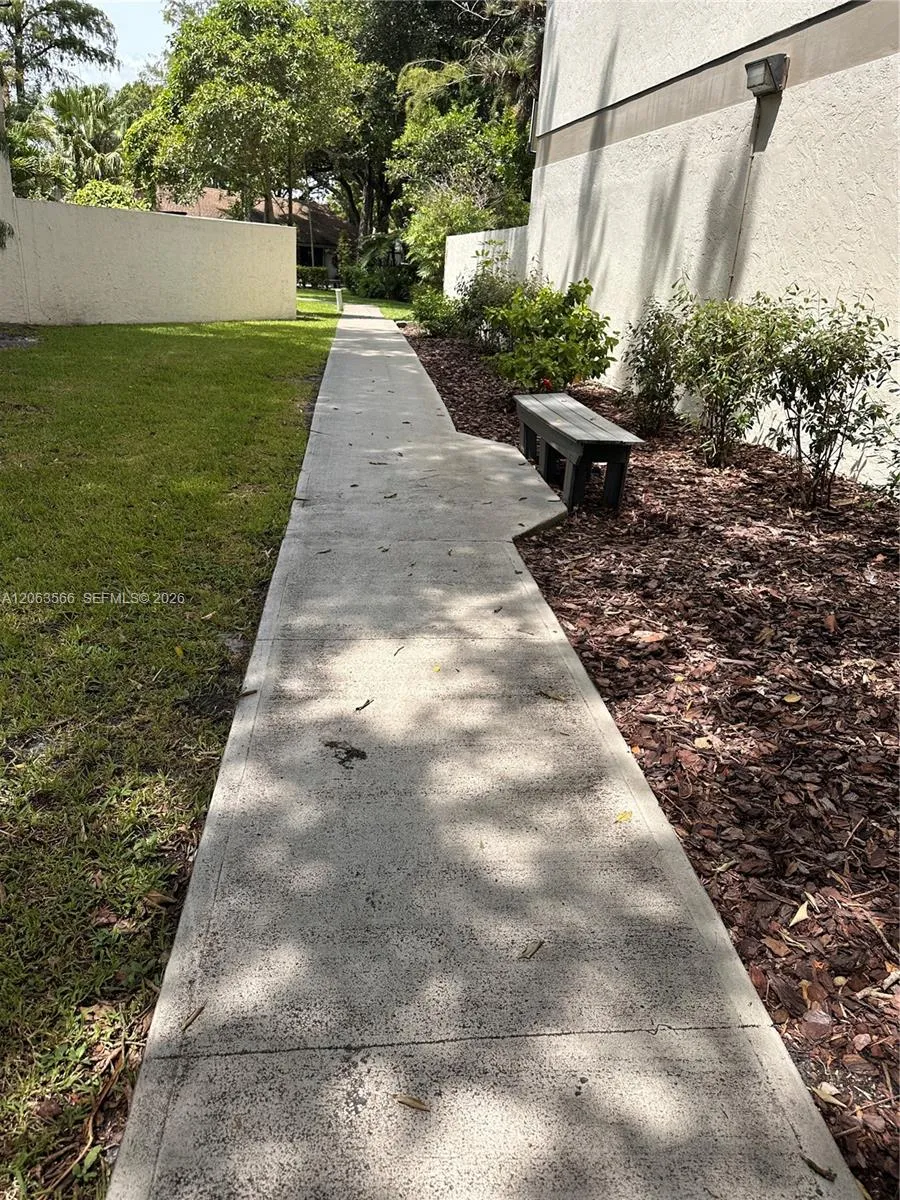 3032 S Oakland Forest Dr #2804 Oakland Park, FL 33309