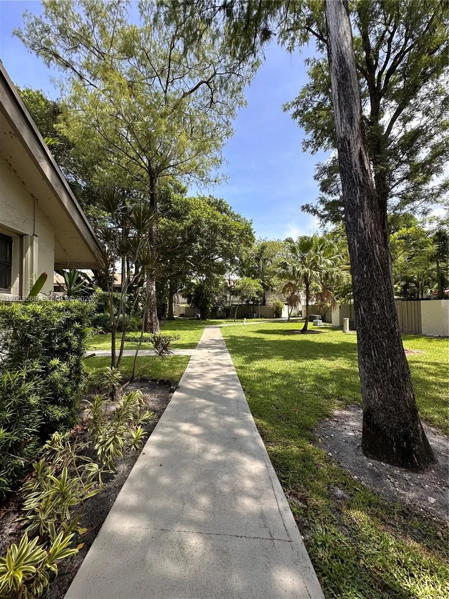 3032 S Oakland Forest Dr #2804 Oakland Park, FL 33309