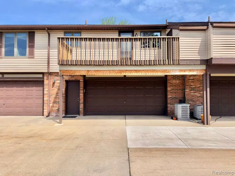 2232 London Bridge Drive #42 Rochester Hills City, MI 48307