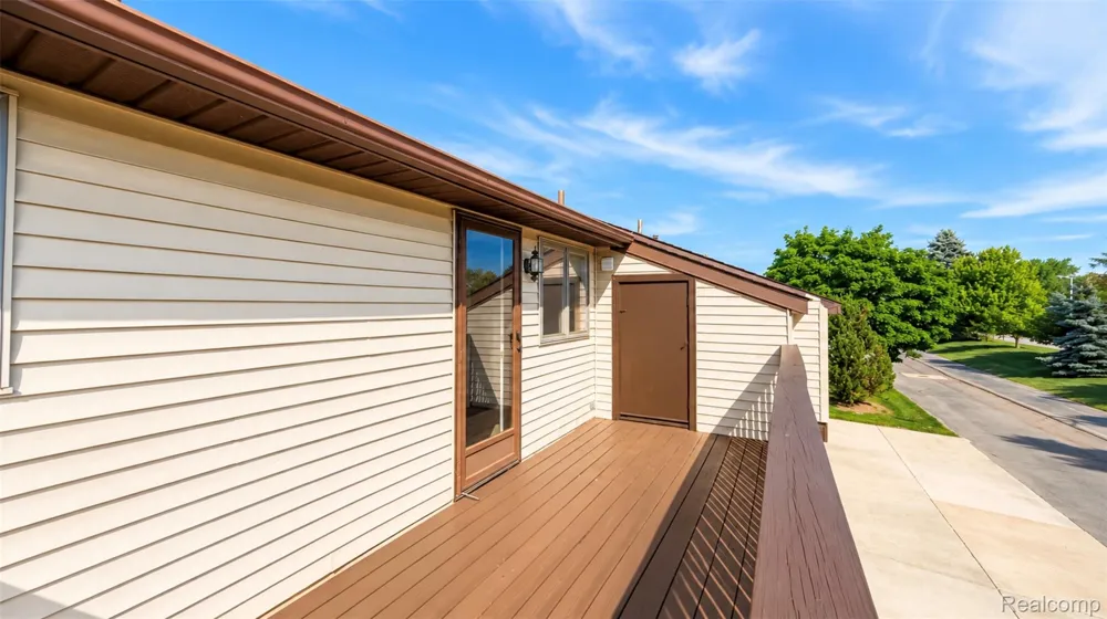 2232 London Bridge Drive #42 Rochester Hills City, MI 48307