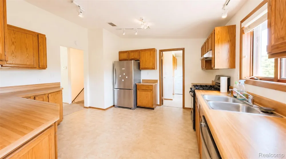 2232 London Bridge Drive #42 Rochester Hills City, MI 48307