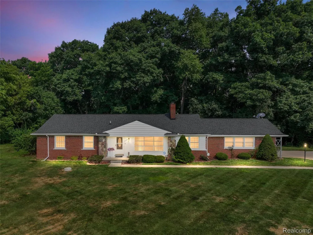 24800 Cromwell Drive Franklin Village, MI 48025