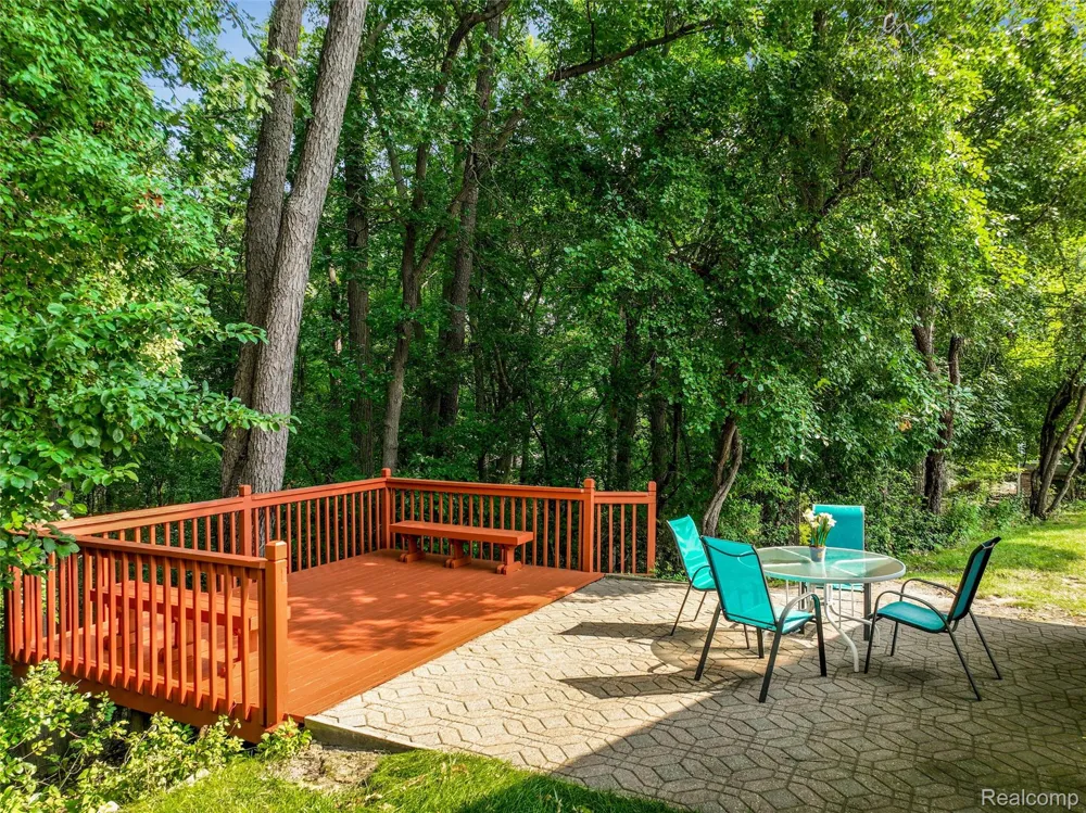 24800 Cromwell Drive Franklin Village, MI 48025