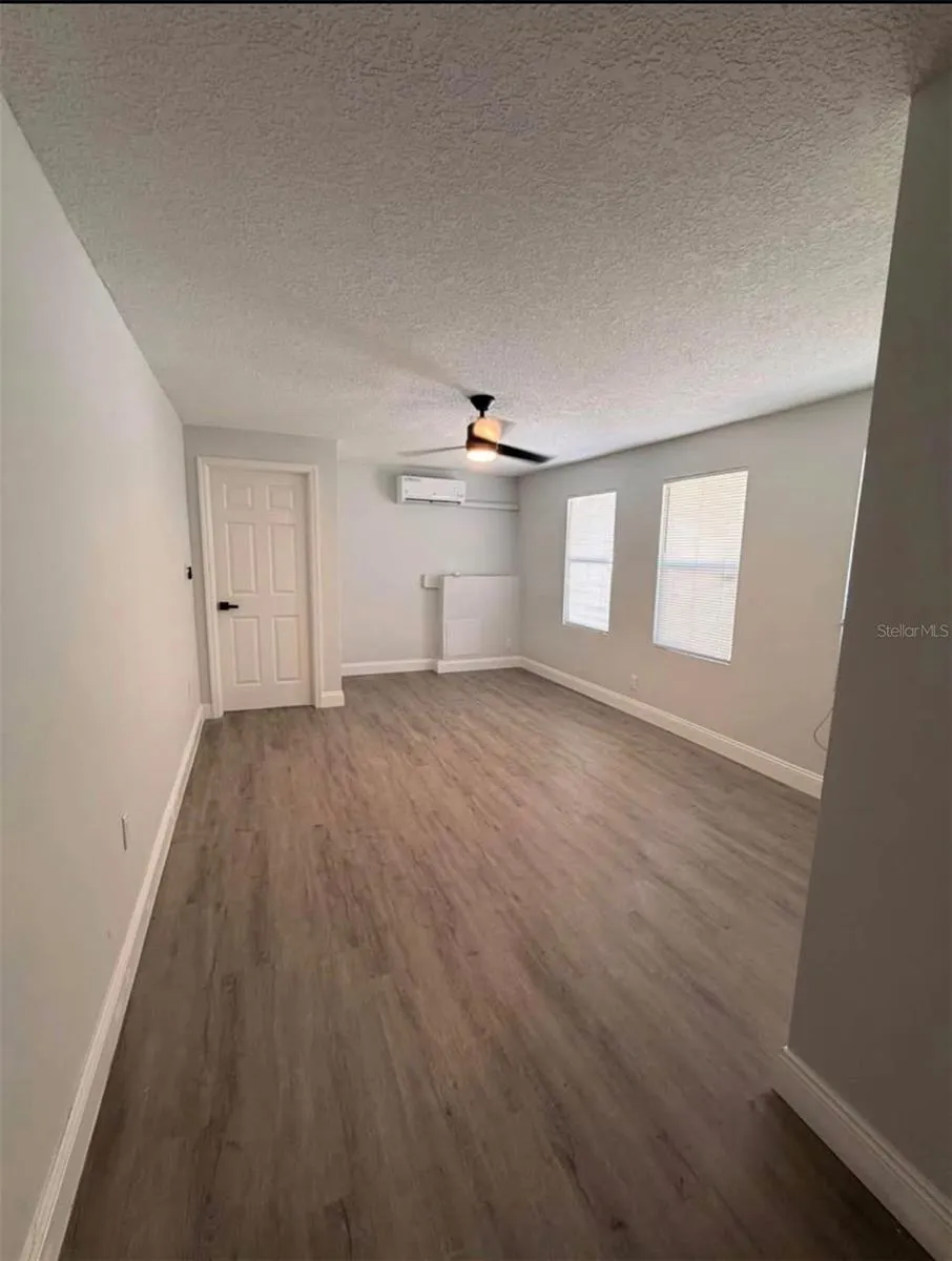 1905 ROSLYN AVENUE Bradenton, FL 34207