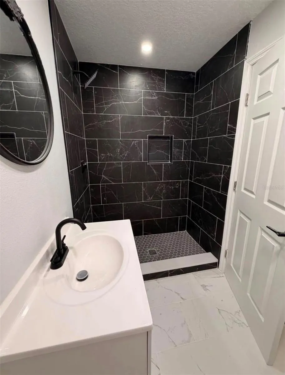 1905 ROSLYN AVENUE Bradenton, FL 34207